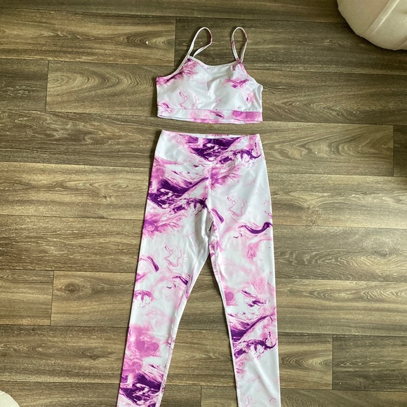NWT 2 Piece Seamless Yoga Set 7/8 Legging and Bralette Lavender and White S/M/L - Picture 6 of 9